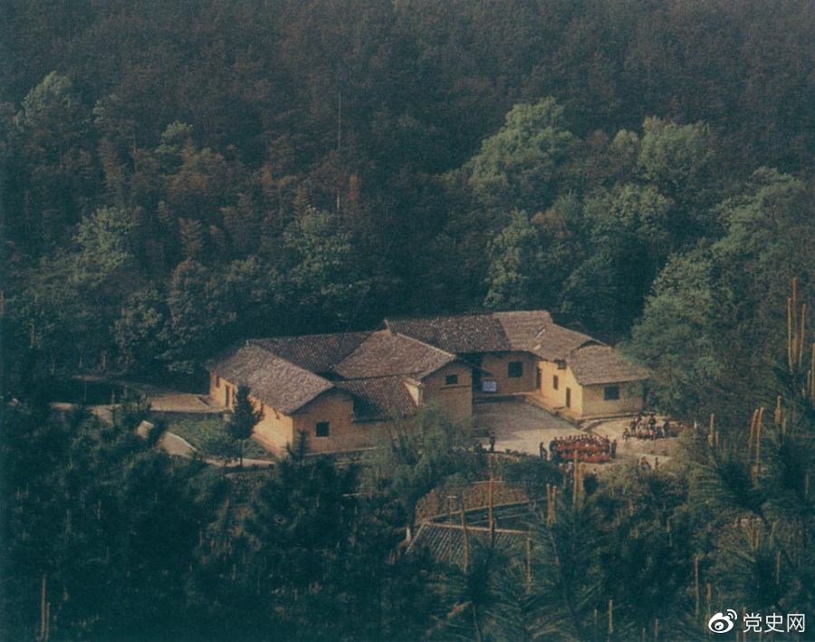 毛澤東故居&mdash;&mdash;湖南省湘潭縣韶山?jīng)_上屋場。1893年12月26日，毛澤東在這里誕生。