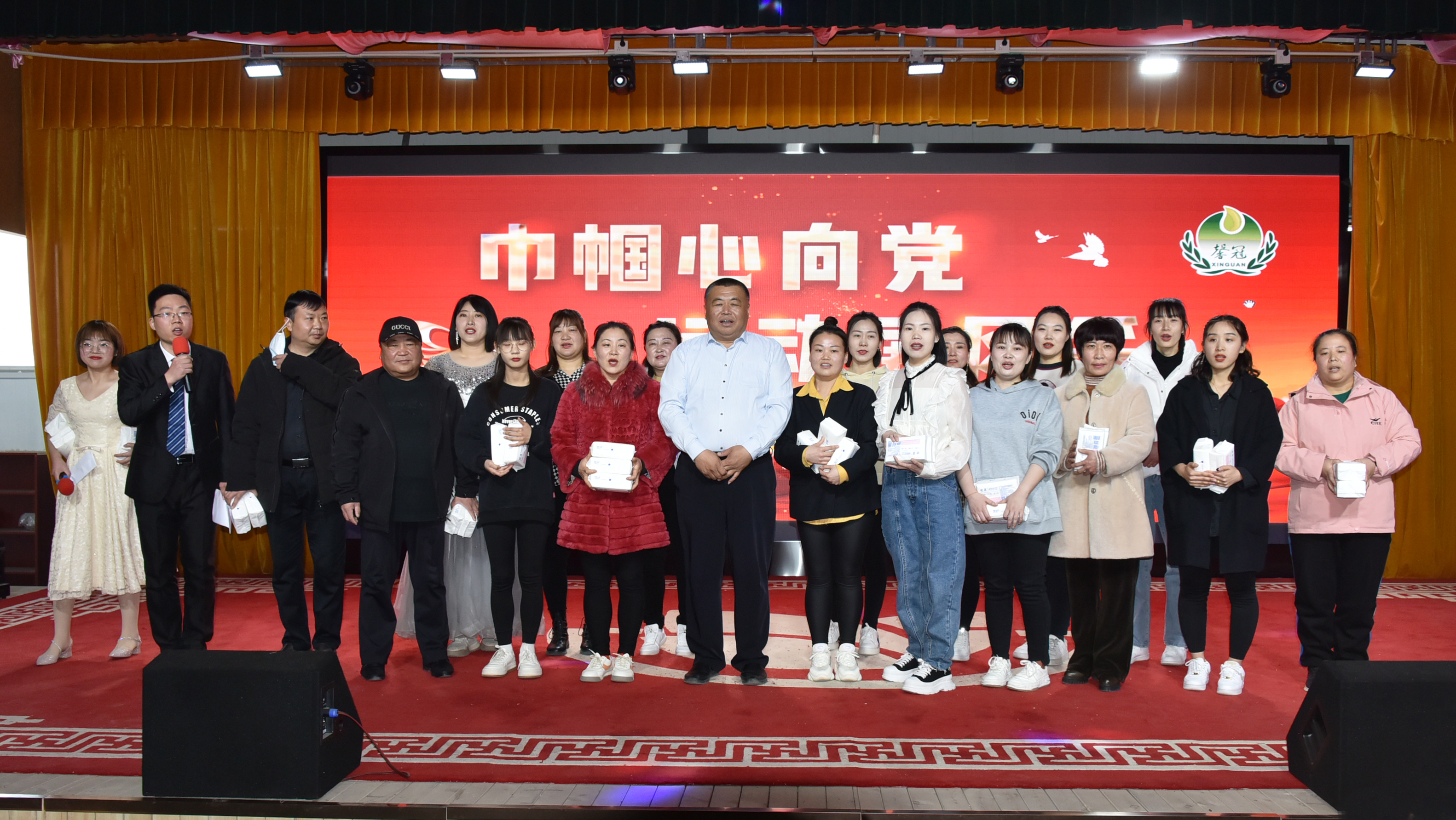 巾幗心向黨，運(yùn)動(dòng)展風(fēng)采